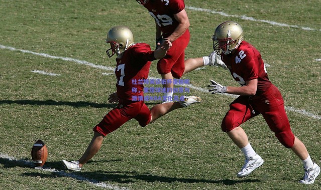 爱游戏平台中心_杜兰特笑谈纸杯蛋糕昵称，雷霆球迷的创意与激情成NBA文化亮点