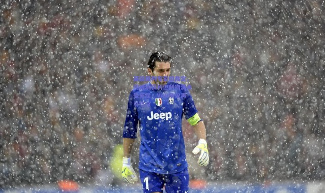 爱游戏正版体验|英超裁判专家组裁定，阿森纳获利但利物浦未受冤屈，VAR争议再引热议